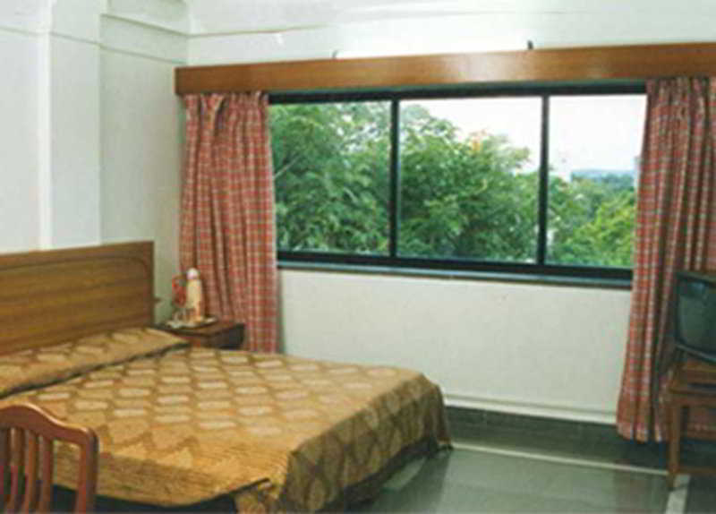 Meru Hotel Pune Eksteriør billede