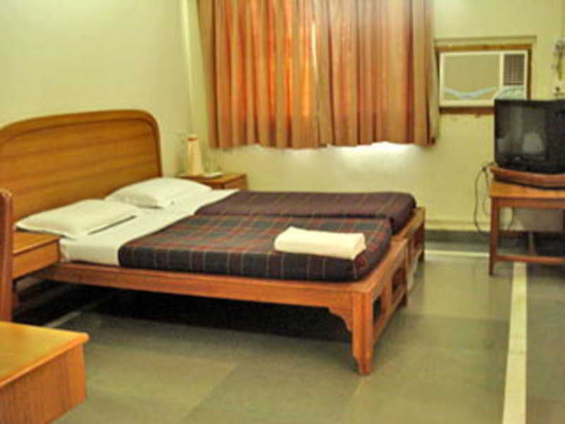 Meru Hotel Pune Eksteriør billede